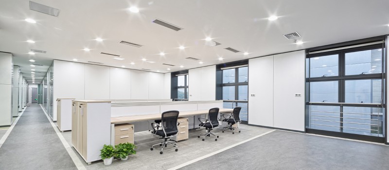 Iluminación de zonas de trabajo: En oficina y en casa.